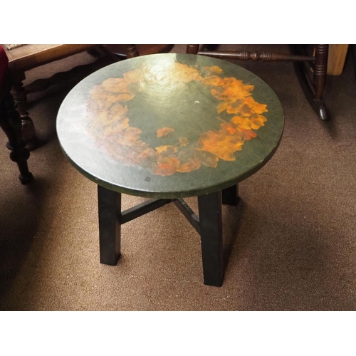 480 - A decorative coffee table.