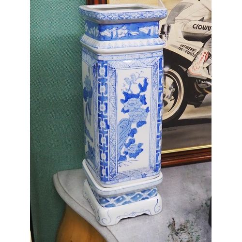 304 - A decorative Oriental/ Chinese ceramic stand.