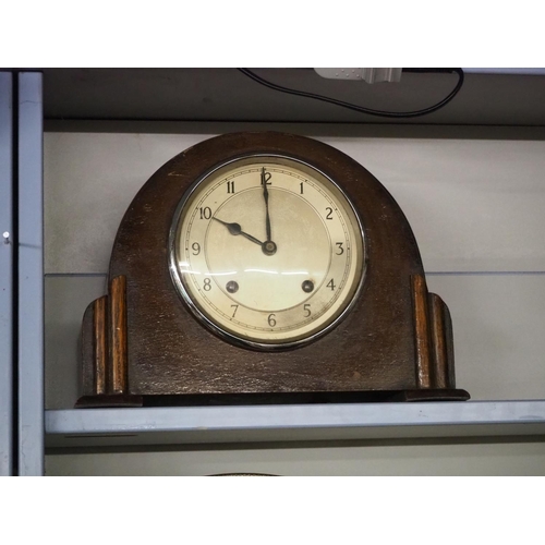 352 - An antique wood cased mantle clock.