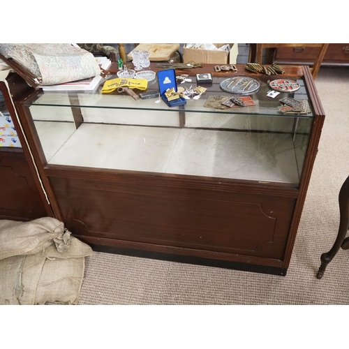 406 - A vintage shop display cabinet/ counter.