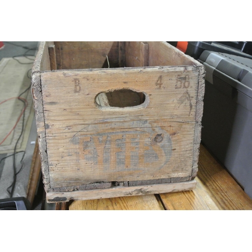 151 - A vintage Elders & Fyffes wooden crate