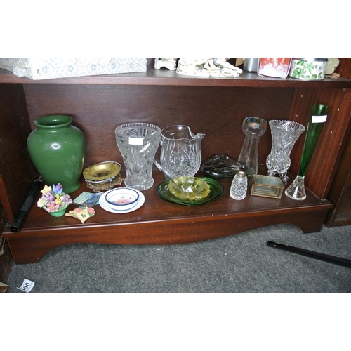 352 - Contents of shelf to include glassware and ceramics