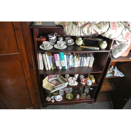 359 - 4 shelf bookcase