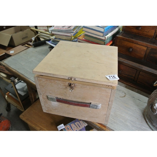 716 - A wooden lidded storage box containing four Philips 240V Photolita bulbs