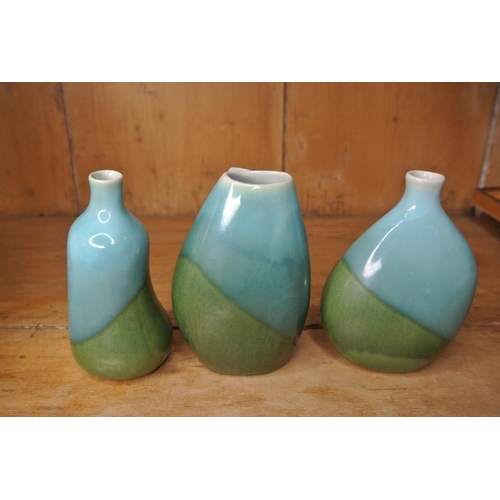 769 - 3 small vases