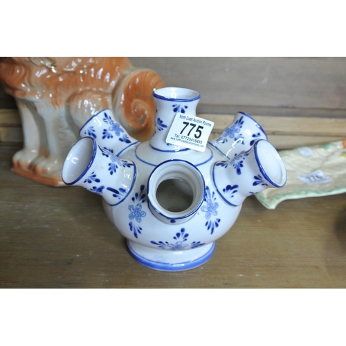 775 - A Delft table vase