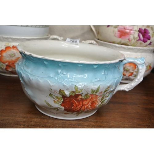 786 - A chamber pot