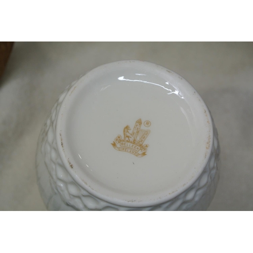 798 - A good lot of Belleek pottery