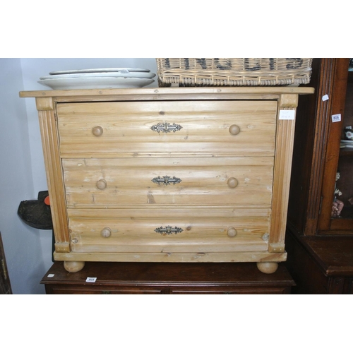 804A - A very nice pine three drawer chest of drawers with shaped detail on drawers