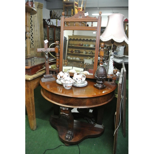 844 - A nicely carved mahogany dressing table with mirror