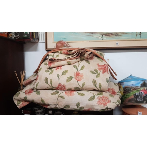 360 - A pair of curtains measuring approx 7 1/2 ft wide, 5 1/2ft drop each.