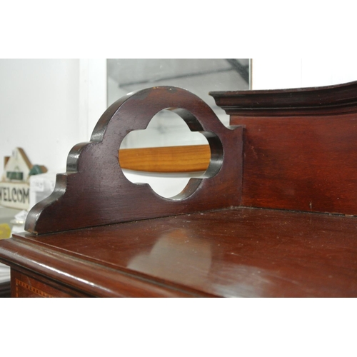 290 - An inlaid mahogany display cabinet with lead and coloured glass detail