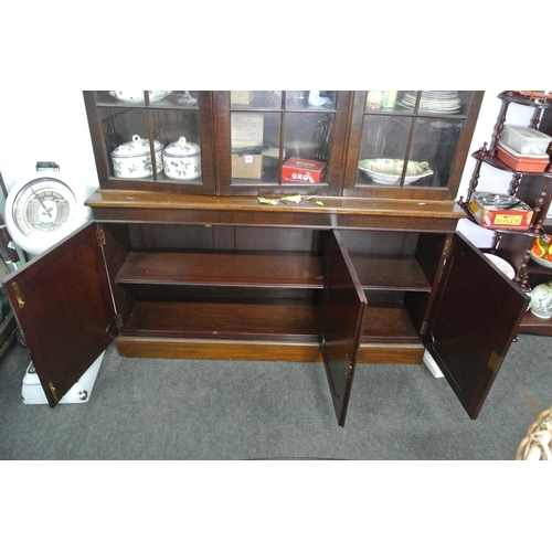 390 - An impressive Edwardian 3 door Mahogany Bookcase