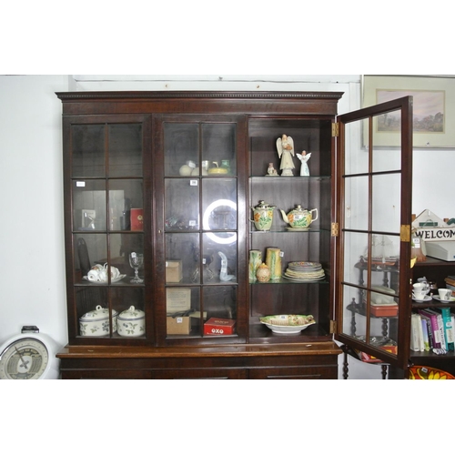 390 - An impressive Edwardian 3 door Mahogany Bookcase