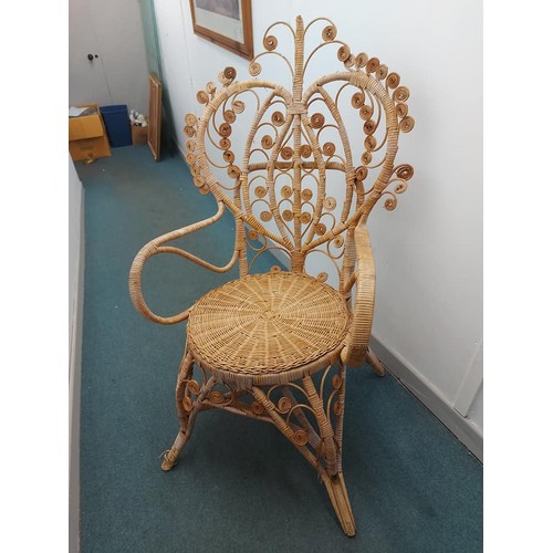 383B - A stunning vintage rattan peacock/throne chair.