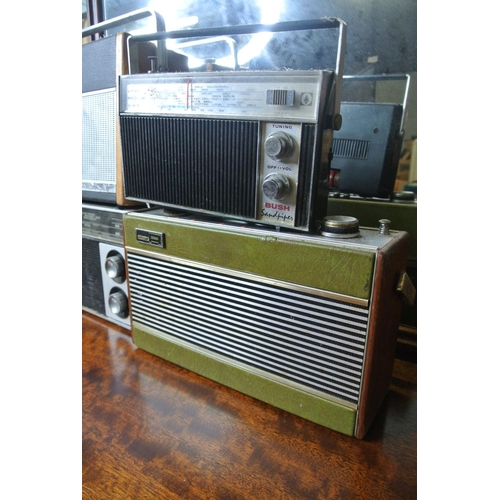 156 - A collection of vintage/ retro radios.