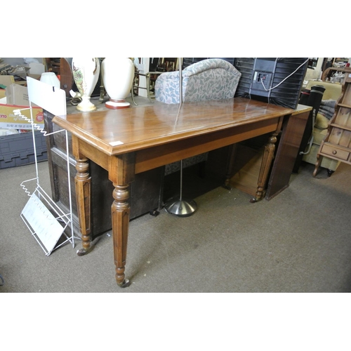 214 - A stunning antique style hall/ console table.