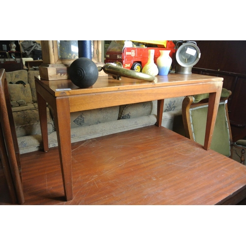 419 - A vintage/ retro coffee table.