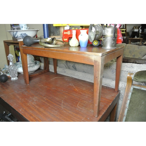 419 - A vintage/ retro coffee table.