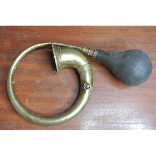 420 - An antique/ vintage brass car horn.