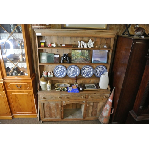 65 - A stunning antique Irish Pine kitchen dresser.