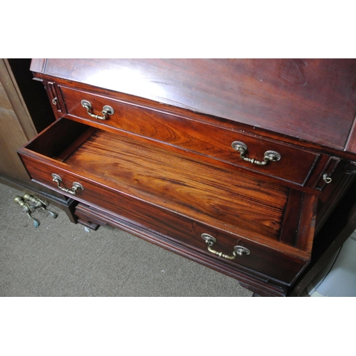 100 - A stunning antique style desk/ bureau.