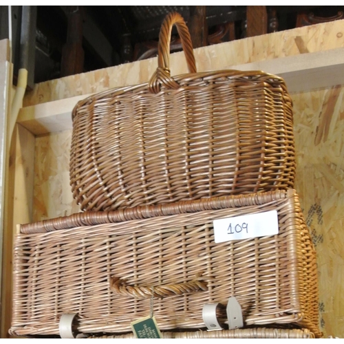 109 - A wicker basket & picnic basket.