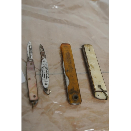 301 - A collection of vintage / antique pocket knives to include markers such as 'Richards Lampost' and mo... 