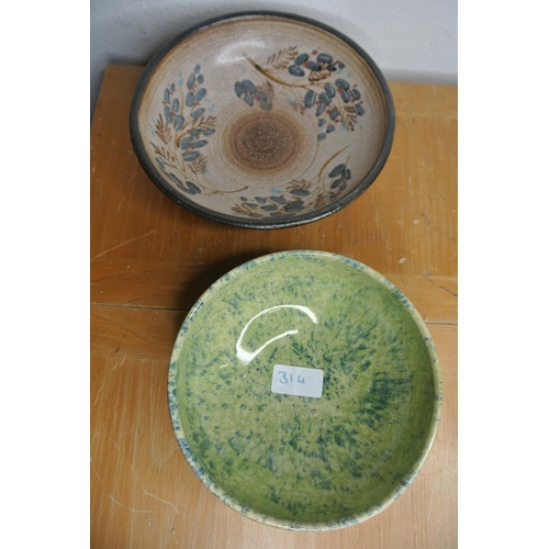 314 - Two vintage ceramic bowls.