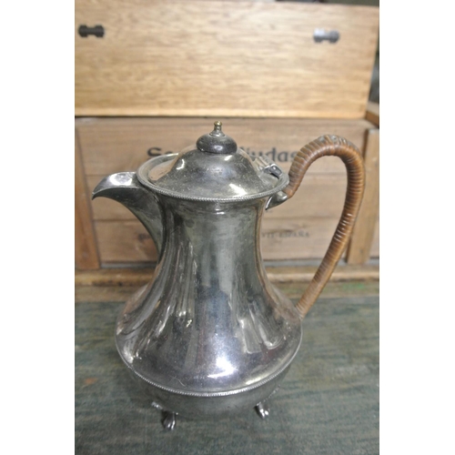 339 - A collection of silver plated and pewter items to include tankards, coffee pots and more