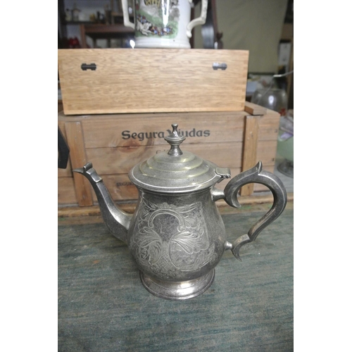 339 - A collection of silver plated and pewter items to include tankards, coffee pots and more