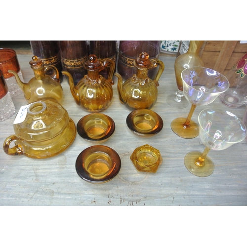 353 - A large collection of various vintage and antique glassware to include carnival ware items, jugs, dr... 