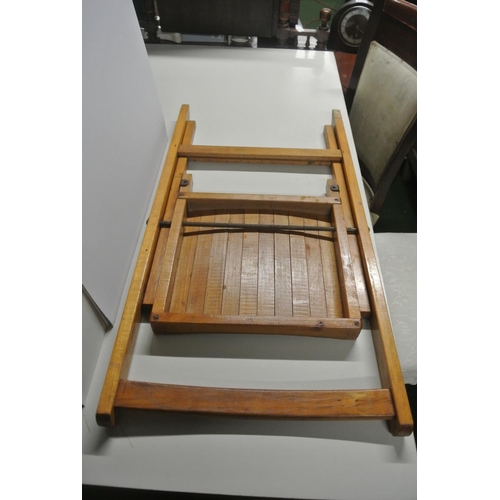 414 - A vintage folding wooden chair