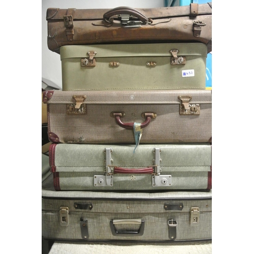 432 - A collection of five vintage suit cases / trunks