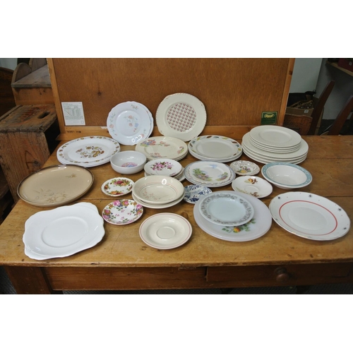 106 - An assortment of various ceramics.