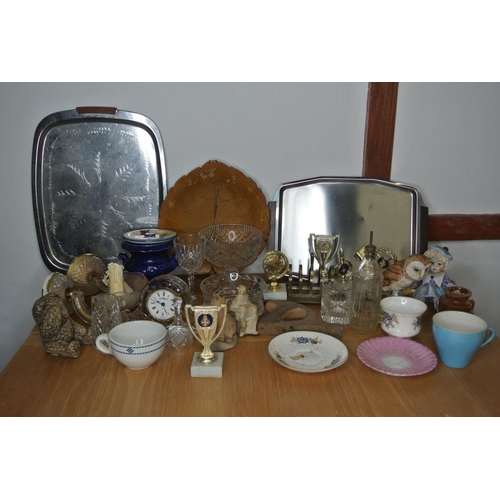 122 - A boxed lot to include Cavan cystal bowl and various other items