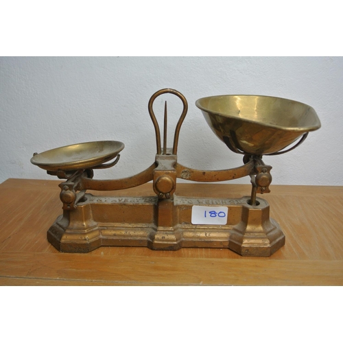 180 - A set of vintage kitchen scales