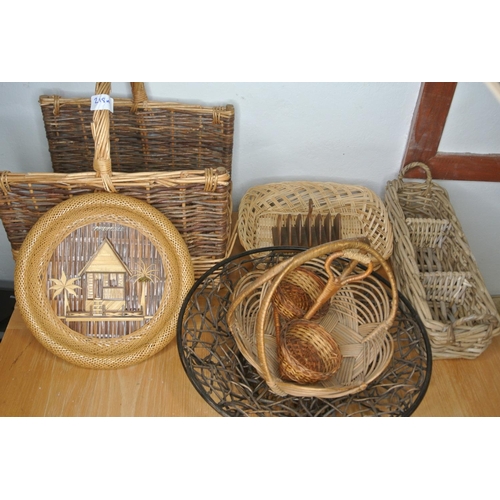 218a - A good lot of assorted wicker baskets