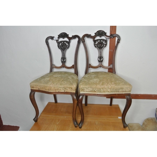 290 - A pair of antique Chippendale style chairs with pierced, decorative splats