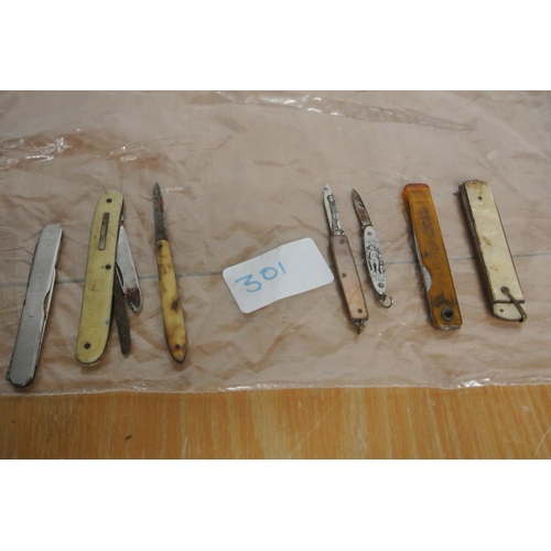 301 - A collection of vintage / antique pocket knives to include markers such as 'Richards Lampost' and mo... 