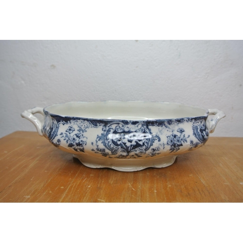 335 - A collection of blue and white pattern ceramics by makers such as CoalPort, Staffordshire and more