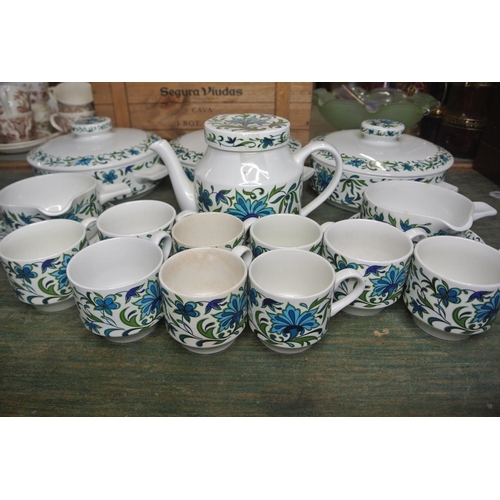 338 - A large collection of 'Midwinter' ceramics to include tea cups, saucers, lidded pots and more, produ... 