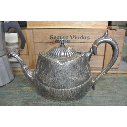 339 - A collection of silver plated and pewter items to include tankards, coffee pots and more