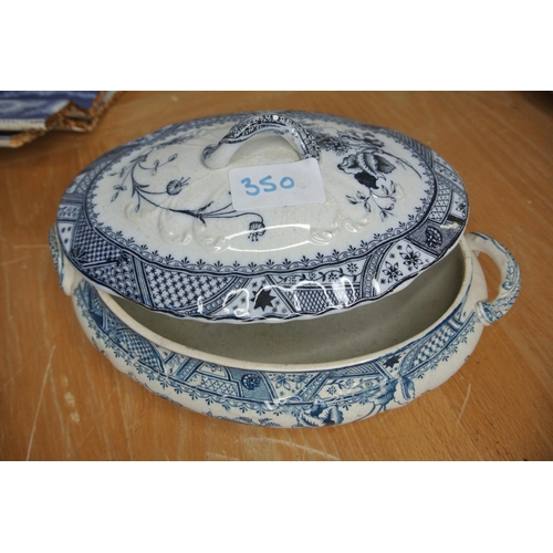 350 - A large collection of blue and white pattern plates some A/F