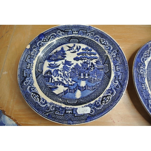 350 - A large collection of blue and white pattern plates some A/F