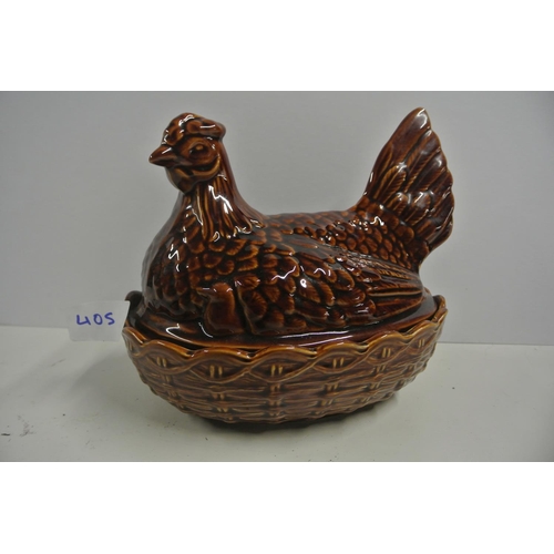 405 - A retro ceramic egg holder in the form of a chicken made by Portmeirion of England