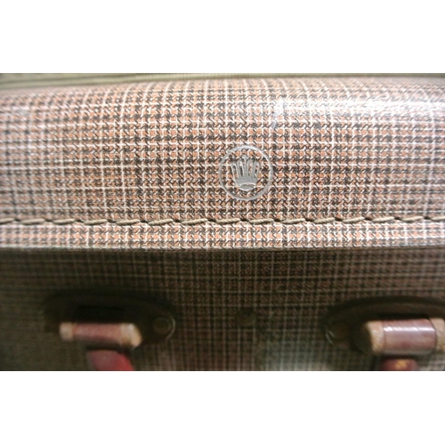 432 - A collection of five vintage suit cases / trunks