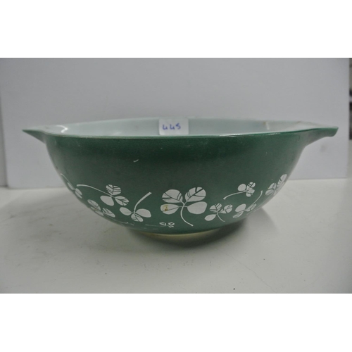 445 - A vintage 1960s Pyrex Cinderella mixing bowl in the Green Shamrock design.