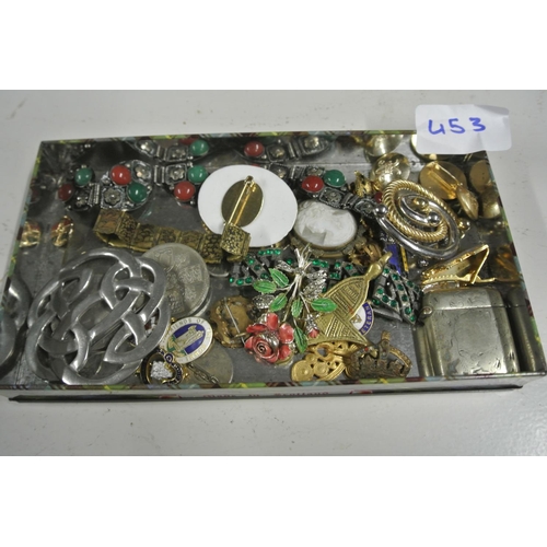 453 - An assortment of items to include costume jewellery, coins, a vesta case, badges and more