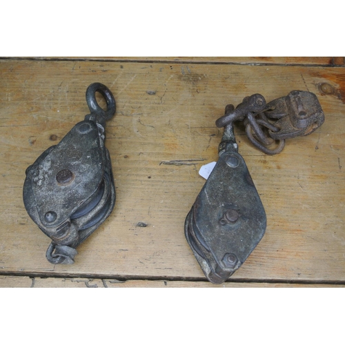 64 - A pair of American brass pulleys dated 1918